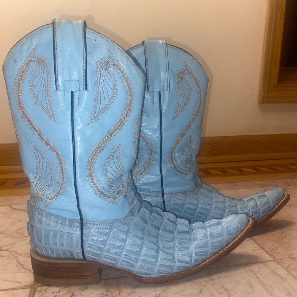 Vintage sky blue leather Donaldo cowboy boots!